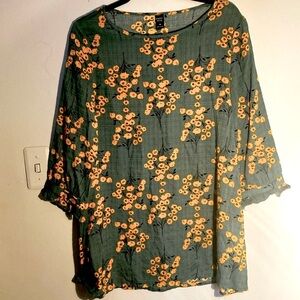 🌙 3/$30 EMERY ROSE boho Sage green cotton floral 3/4 sleeve top •Size M •20”ptp